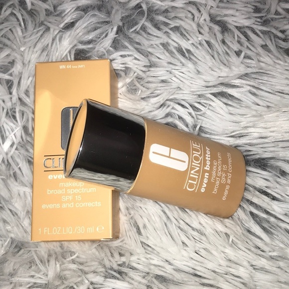 Clinique Other - Clinique even better makeup spf 15 - WN 44 tea